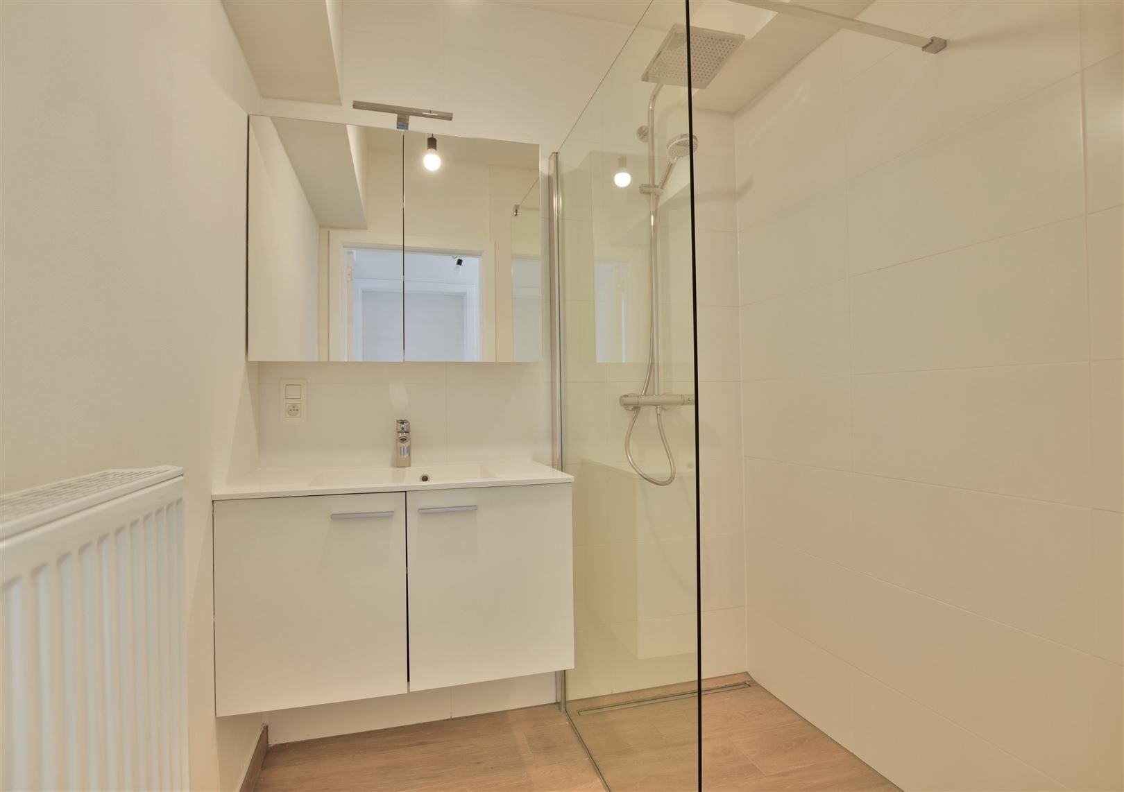 Prachtig dakappartement met terras, gelegen in het hartje van Sint-Gillis-Dendermonde. foto 15