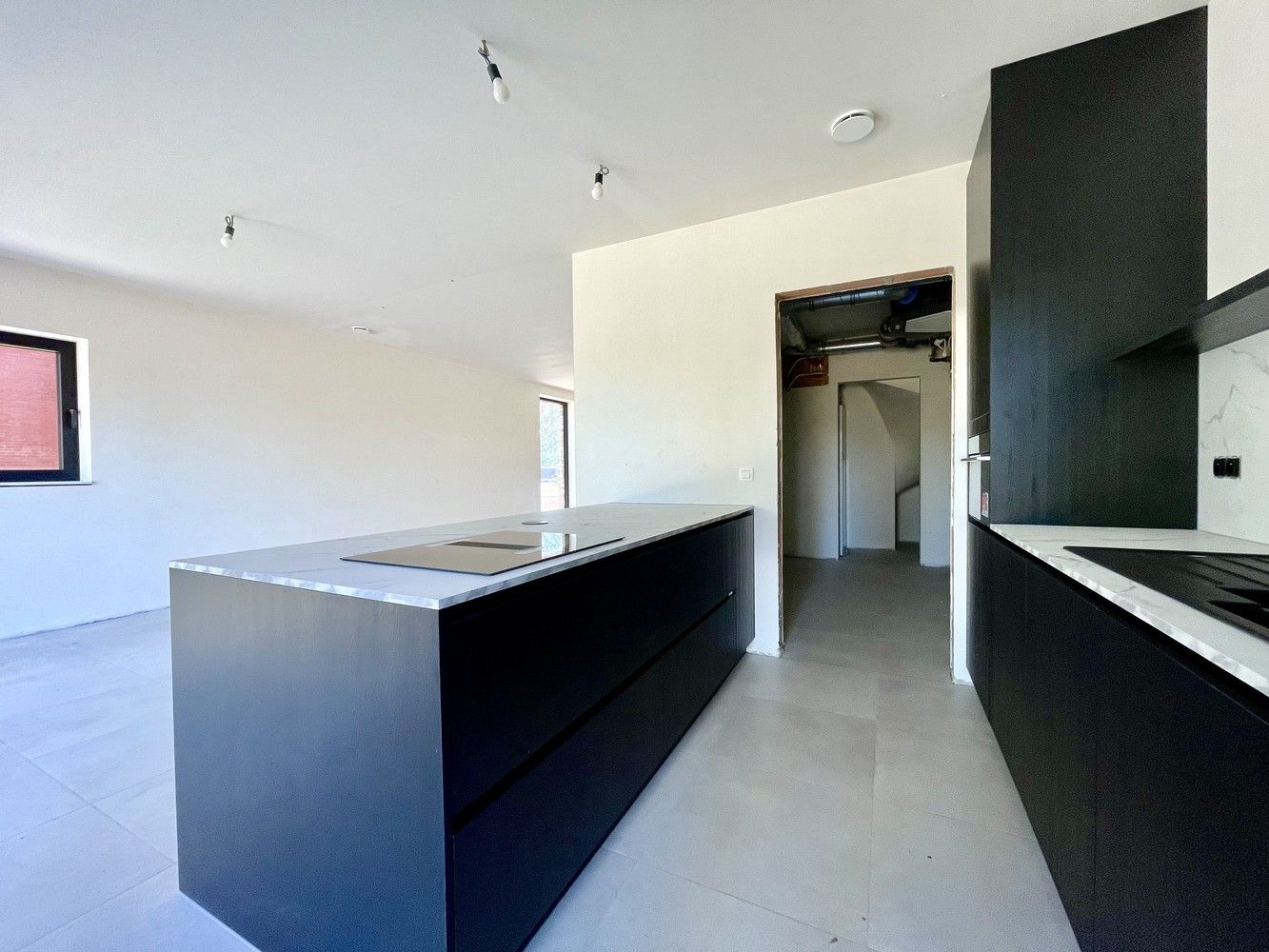 Volledig afgewerkte nieuwbouwwoning met 3 slaapkamers foto 6