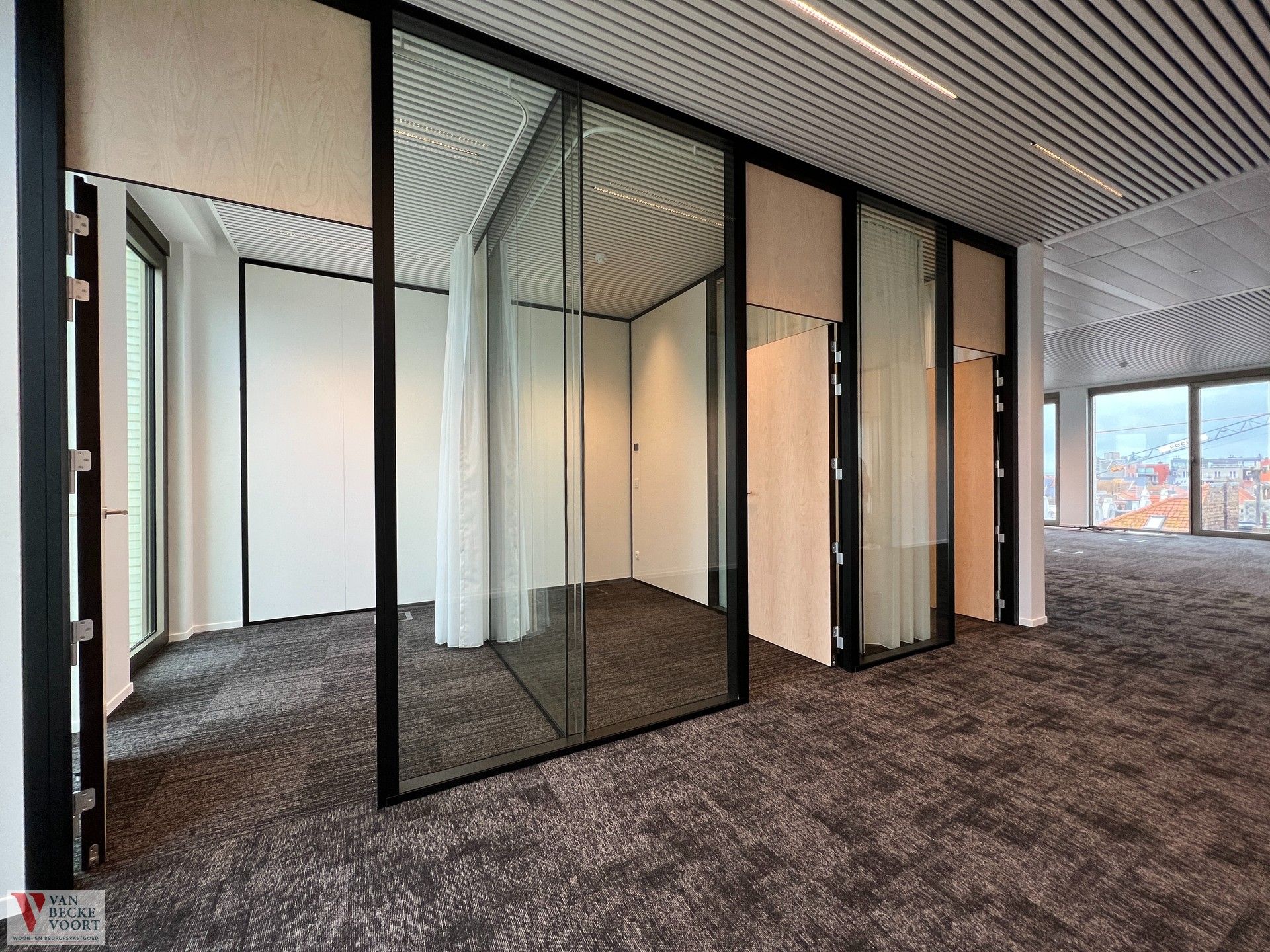 Handelspand 417m² in nieuwbouwresidentie foto 4