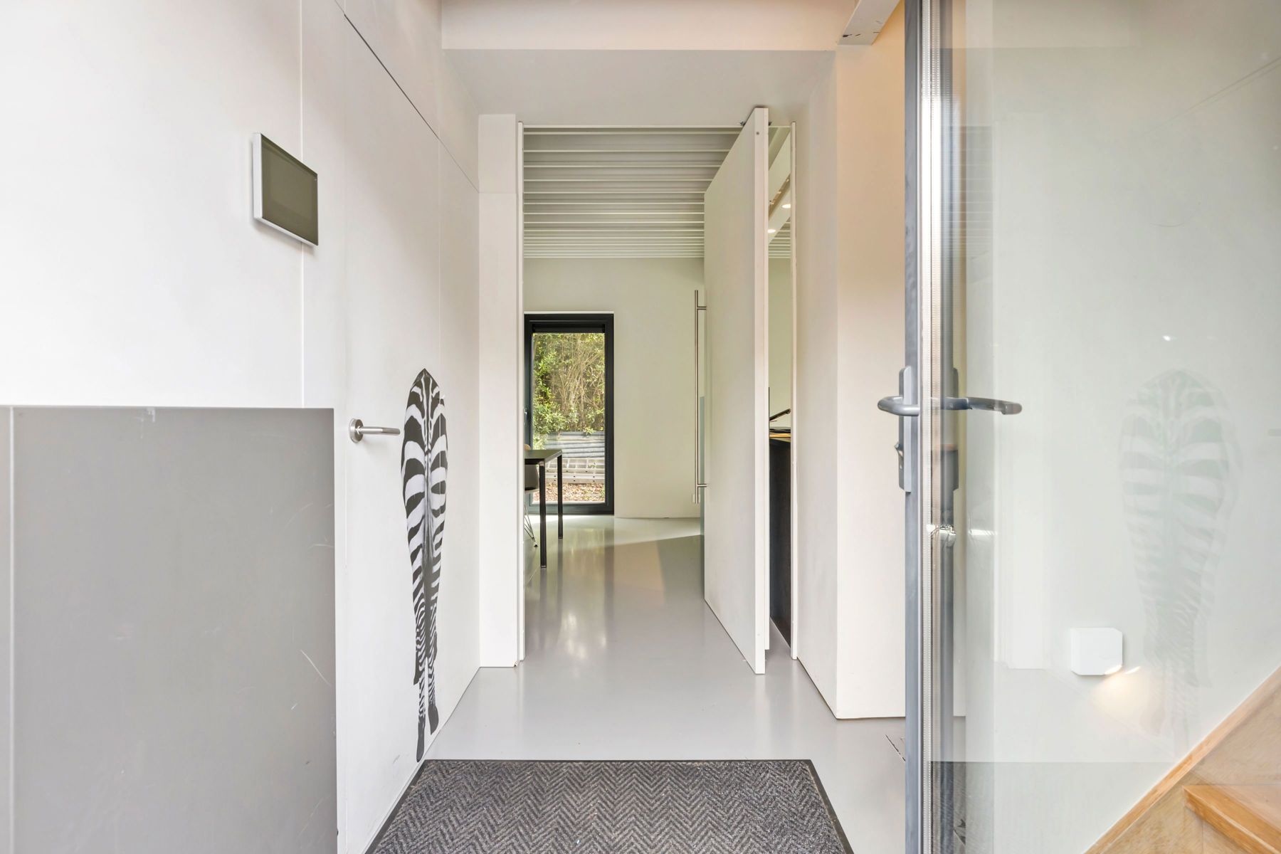 Vrijstaande villa met 4 slpk, zwembad & prachtige badkamer foto 4