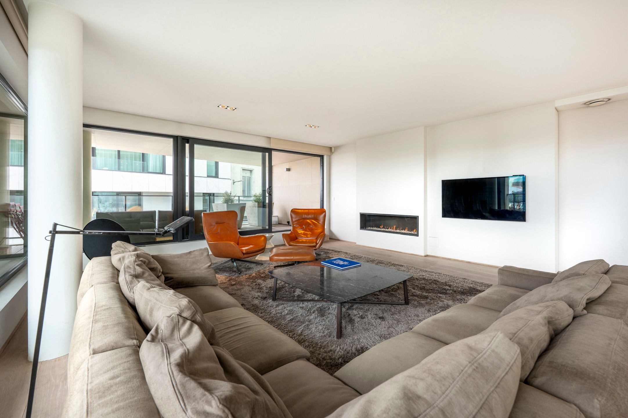 ANTWERPEN - Ruim en licht appartement met uitzonderlijk uitzicht op de kaaien foto 5