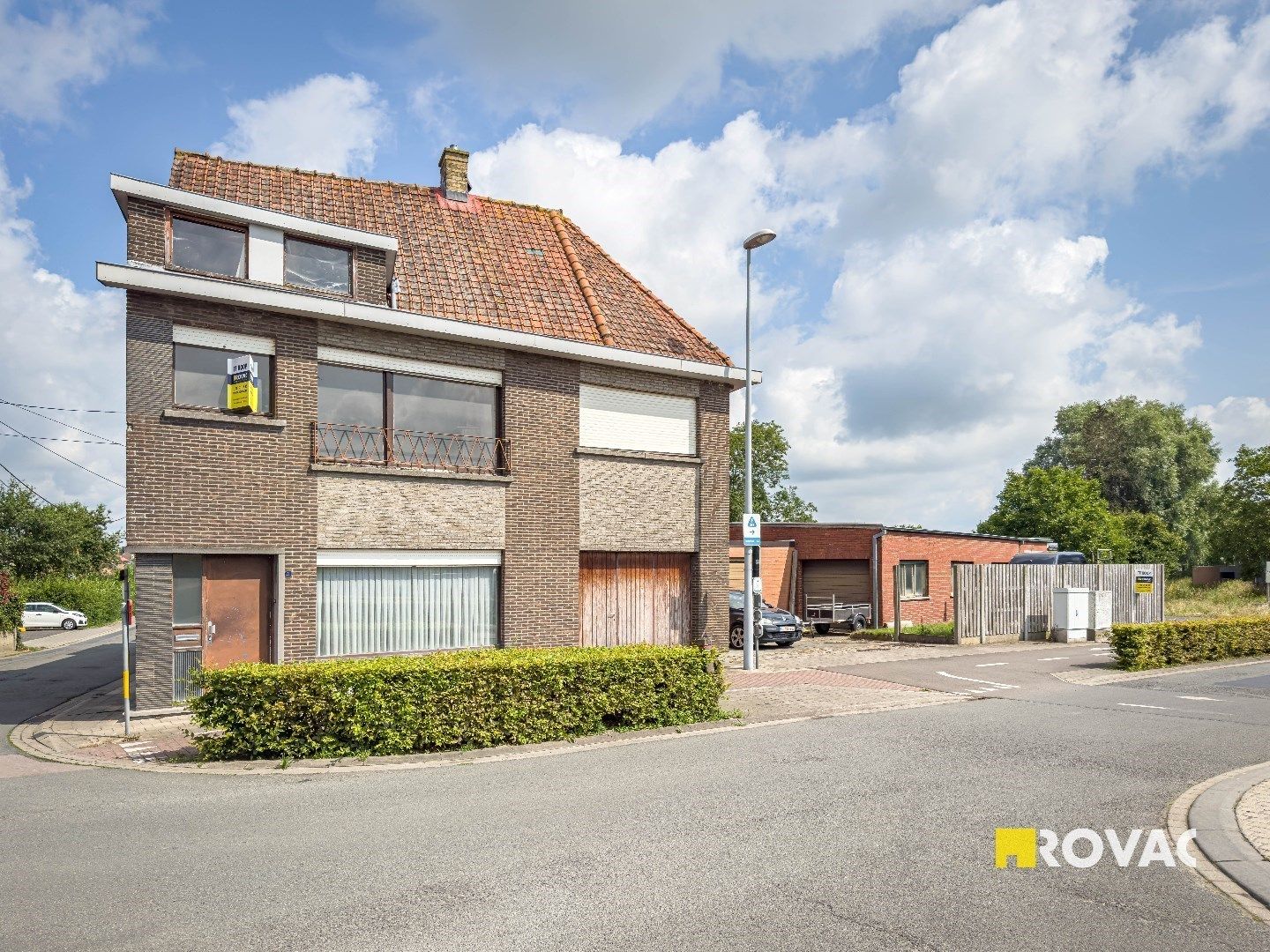 Te renoveren woning met loods en opslagplaatsen op 805 m² foto 4