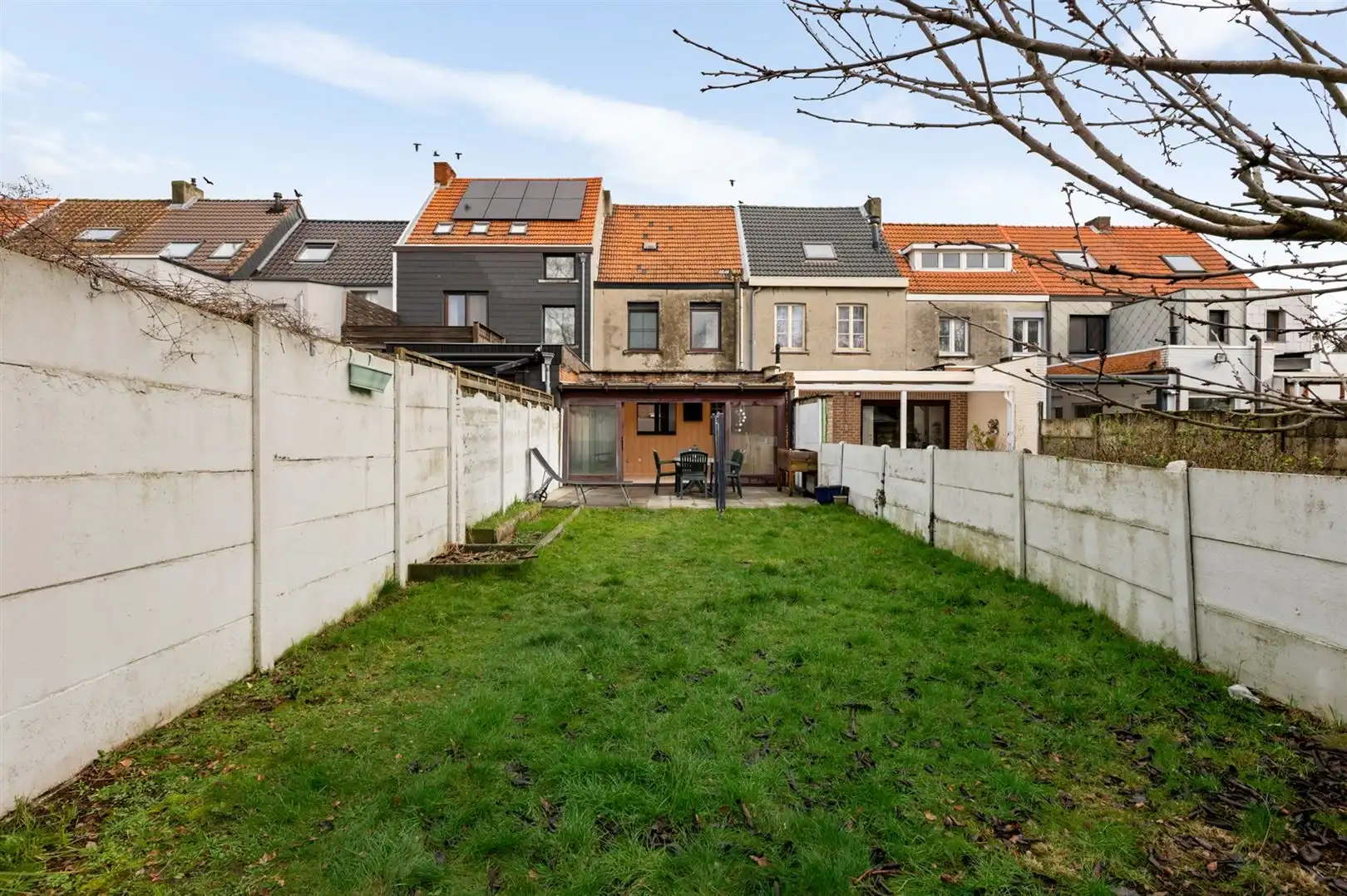 Te renoveren gezinswoning met 4 slaapkamers in dorpskern. foto 3