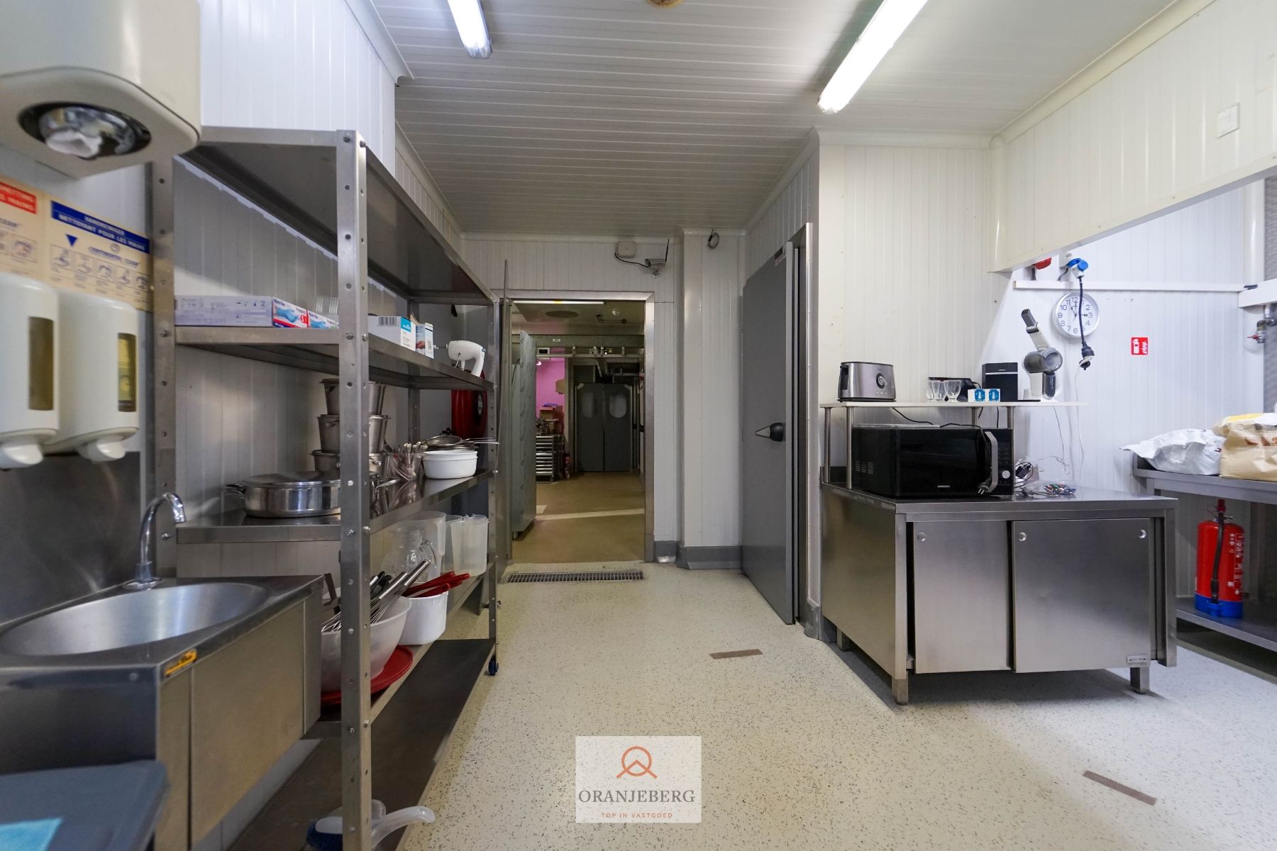 Volledig gerenoveerde winkelruimte + atelier met garage te huur in Gentbrugge foto 17