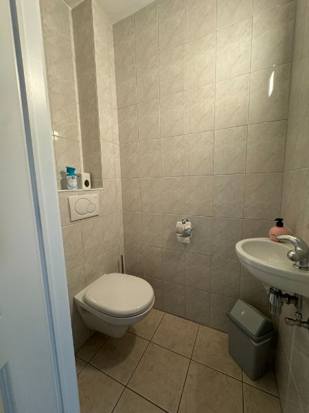 Modern gelijkvloers appartement met tuin, 2 slaapkamers en garage! foto 7