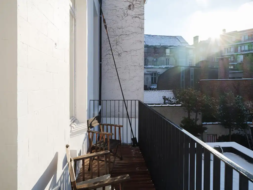 Gerenoveerd tweeslaapkamerappartement met zonnig terras in een voormalige herenwoning, nabij het historisch centrum van Gent. foto 5