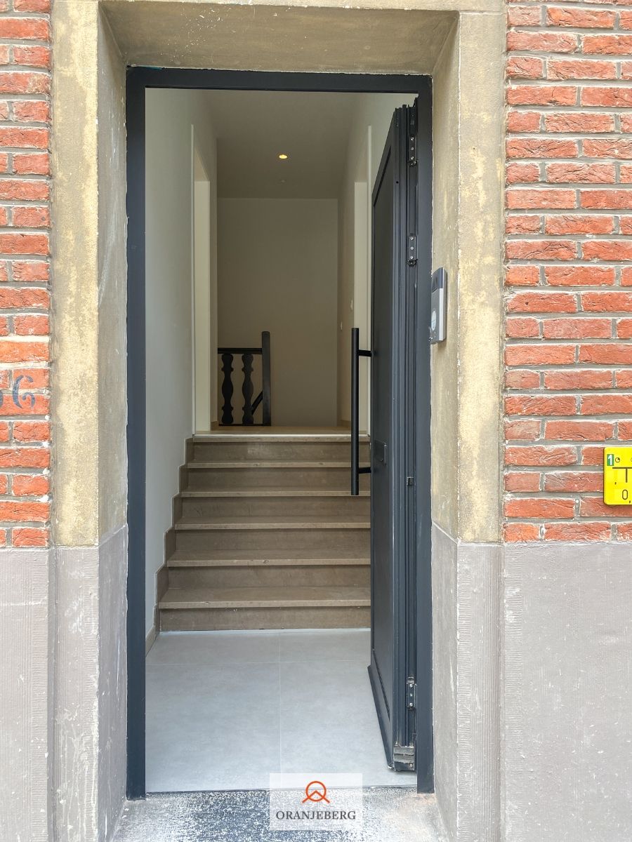 Gerenoveerd ruim duplex appartement met 2 slpk's foto 5