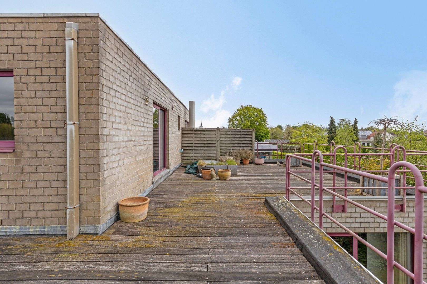 Handelspand met groot appartement foto 22