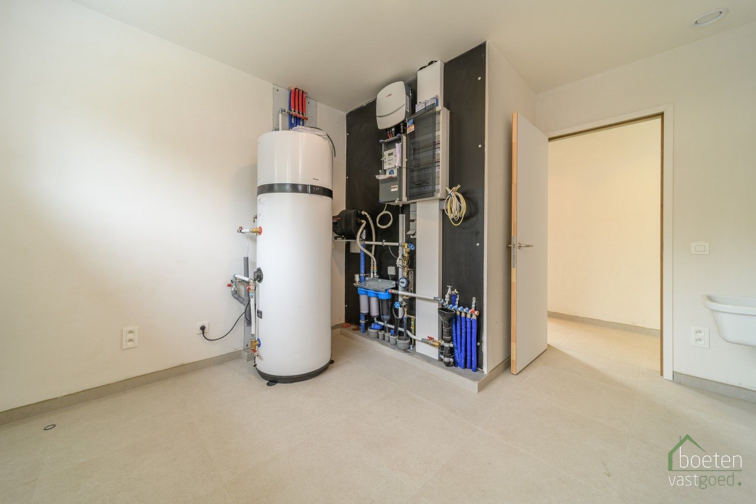 Koksijde/Sint-Idesbald: Energiezuinige en kwalitatief afgewerkte nieuwbouwwoning met 3 slaapkamers, carport en gezellig tuintje op 317m² grondopp. foto 12