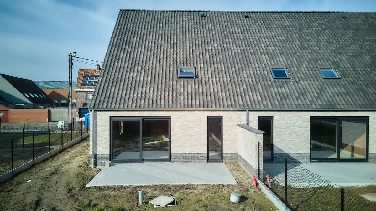 Ruime energiezuinige halfopen bebouwing met garage foto 10