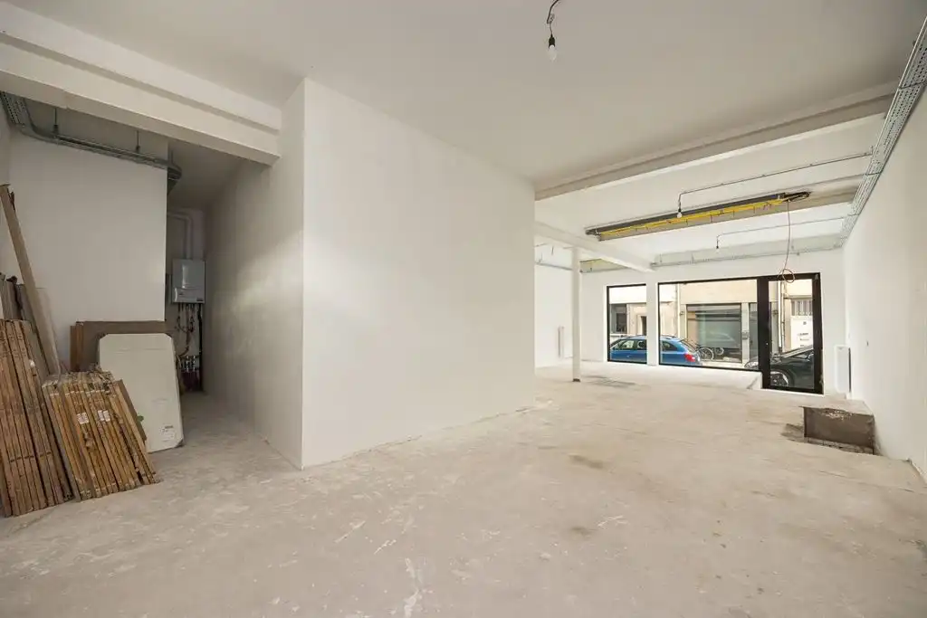 Handelsgelijksvloers in casco staat foto 6