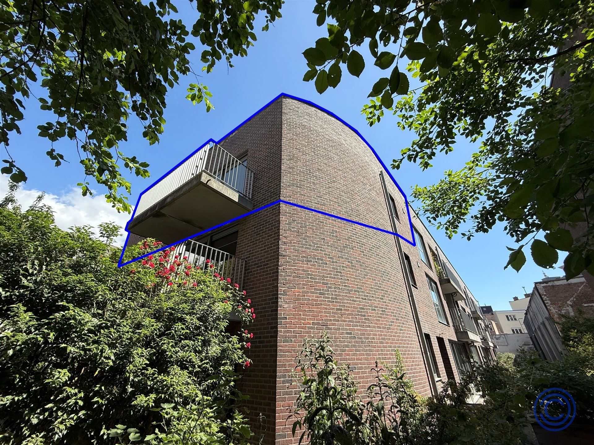 Instapklaar 2-slpk appartement met terras in groene stadsomgeving! foto {{pictureIndex}}