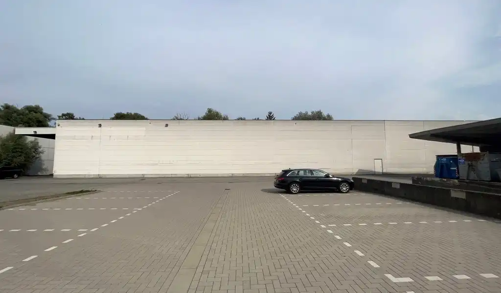 Gerenoveerd magazijn te huur aan A12 in Wilrijk foto 9