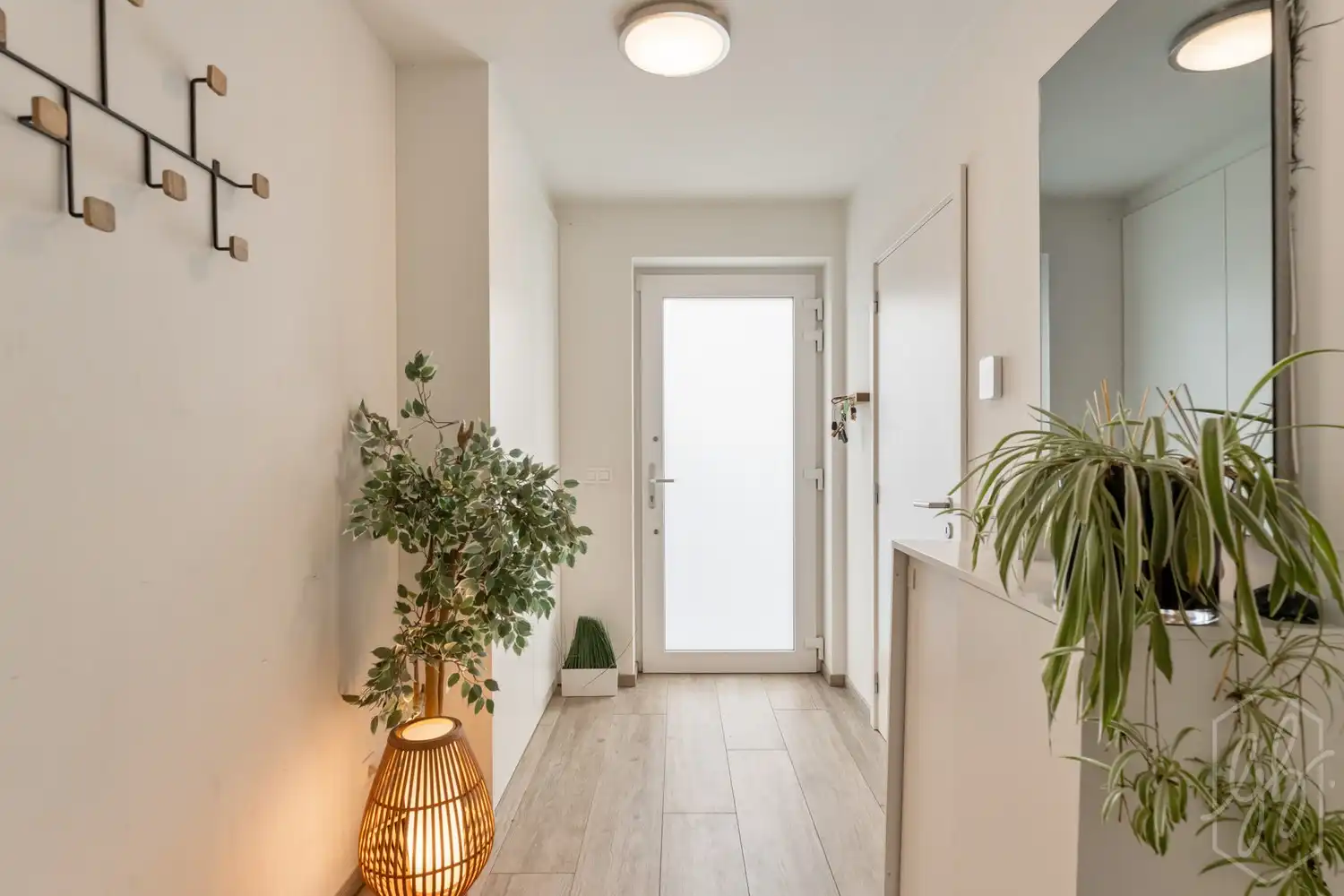 Instapklare BEN woning uit 2019 met zuidgerichte tuin en poolhouse foto 18