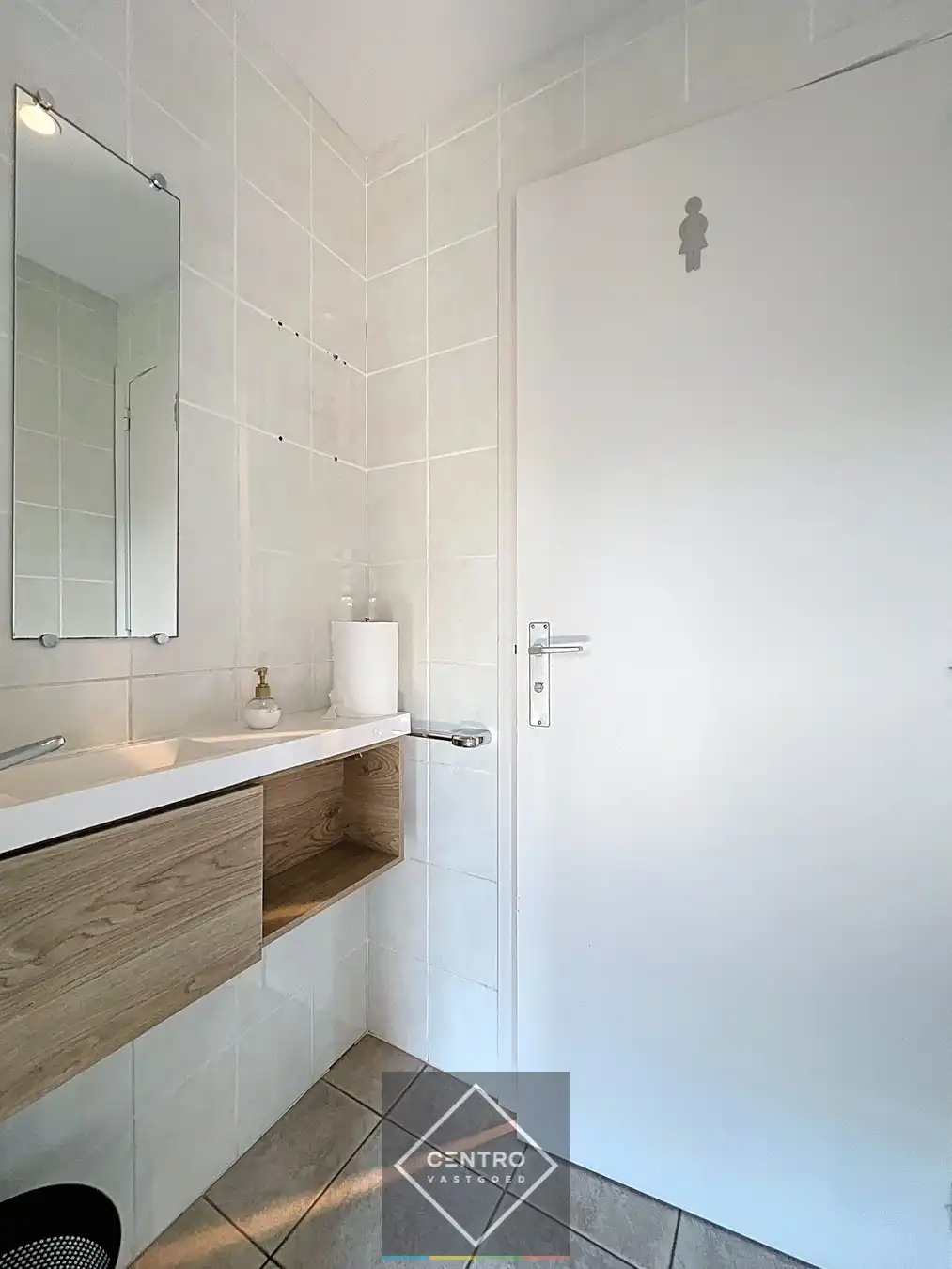 Instapklare KANTOORRUIMTE (357,50 m²) - ALL-IN formule (huur, verbruik, randaccomodatie,...) te Kortrijk ! foto 18