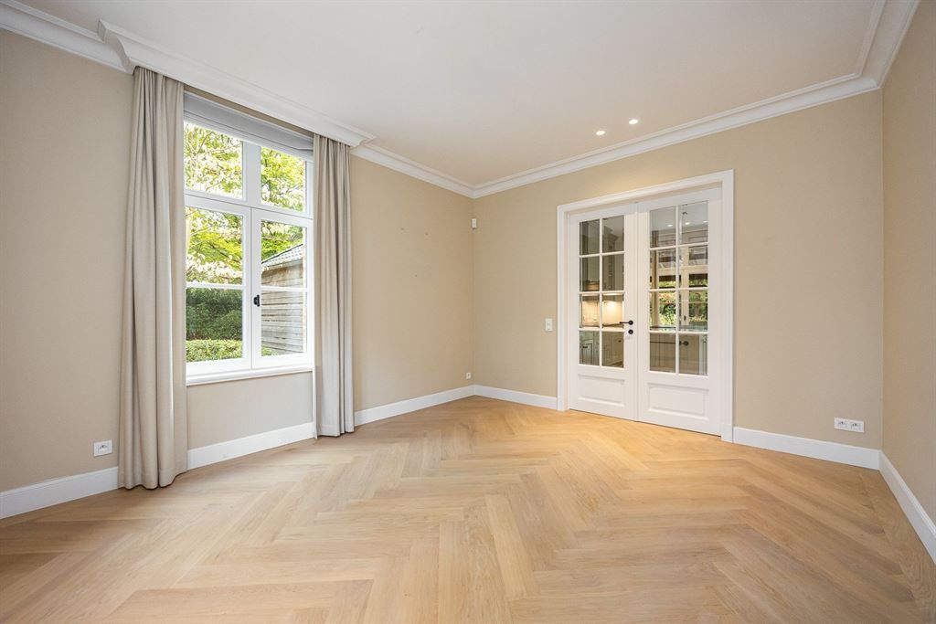 Prachtige manoirvilla met tijdloze allure en een elegante architectuur in Hof ter Linden foto 7