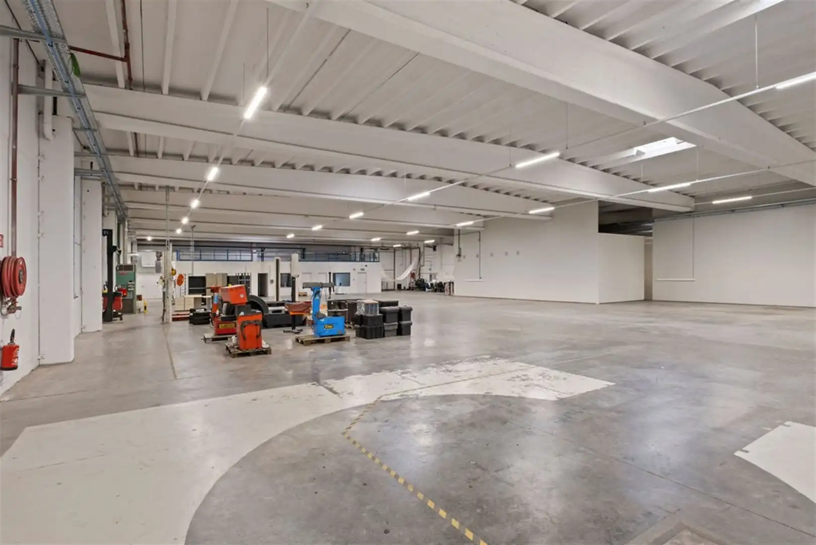 Magazijn met kantoren zichtlocatie E17 foto 8