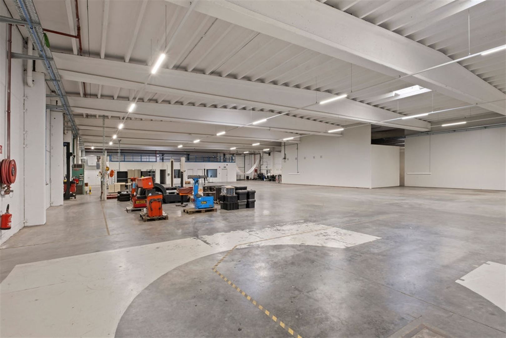 Magazijn met kantoren zichtlocatie E17 foto 8