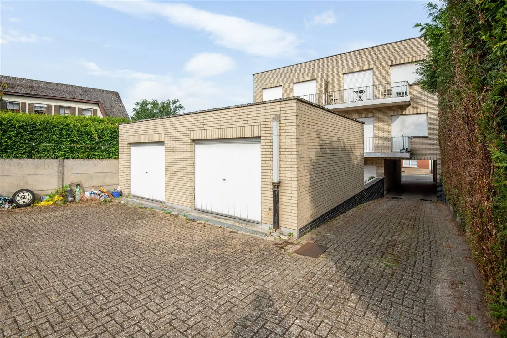 Opbrengsteigendom met 5 appartementen en garages foto 3