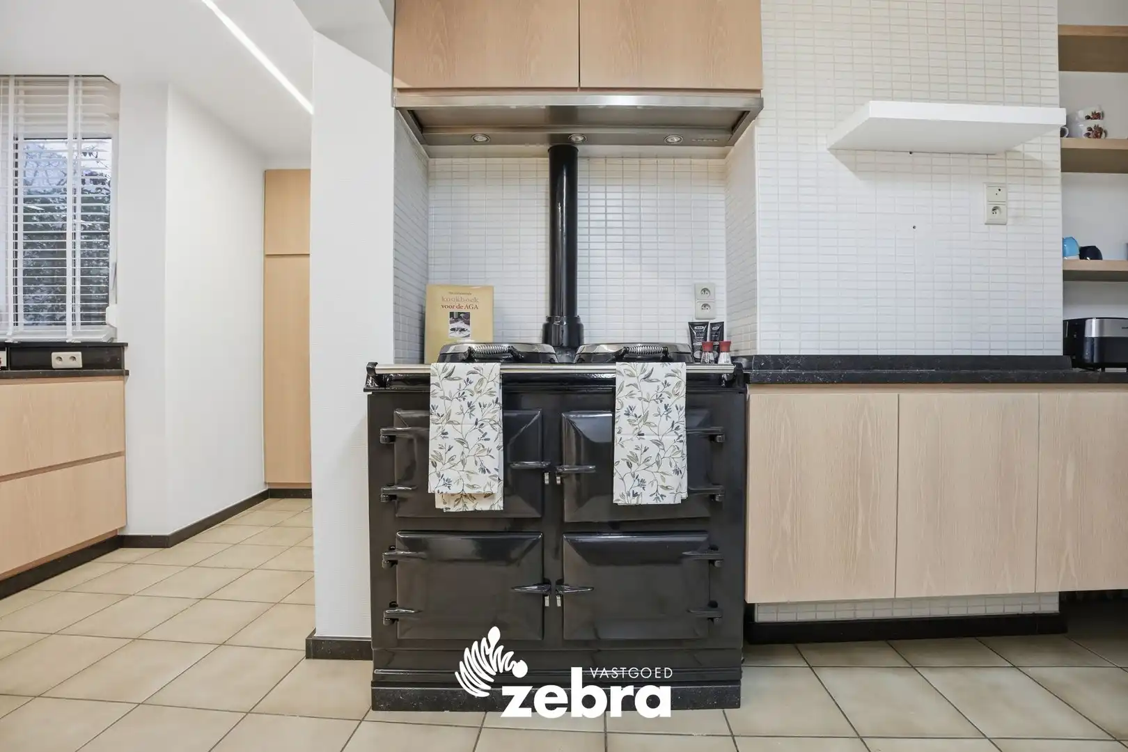 Stijlvolle, volledig gemeubelde karakterwoning in het centrum van Roeselare! foto 7