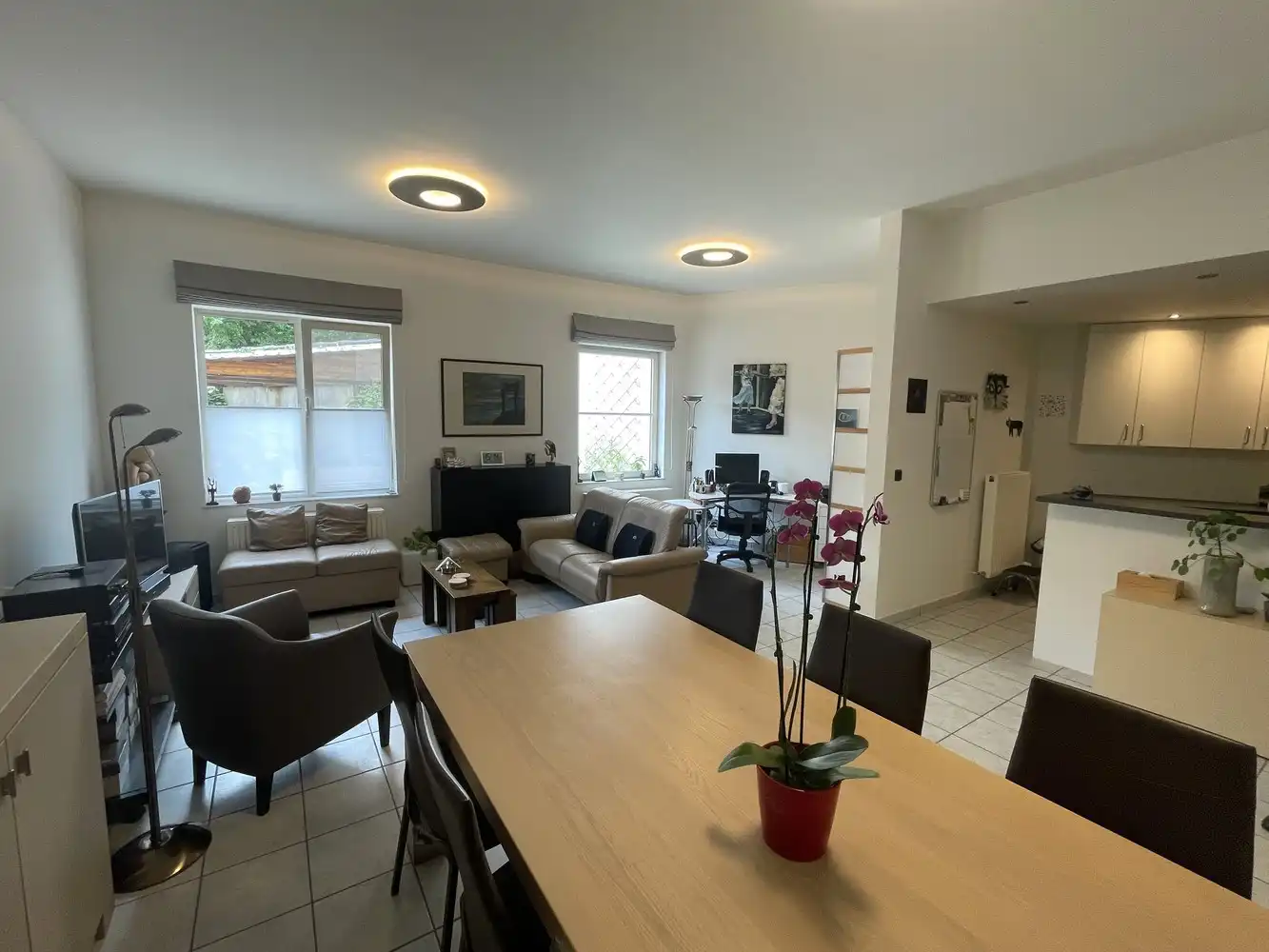 Gerenoveerd, instapklaar gelijkvloers appartement met 2 slaapkamers en staanplaats te Heverlee foto {{pictureIndex}}