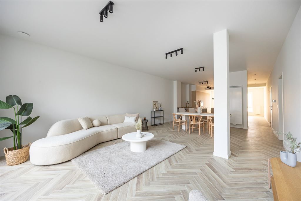 Stijlvol gerenoveerd gelijkvloers appartement foto {{pictureIndex}}