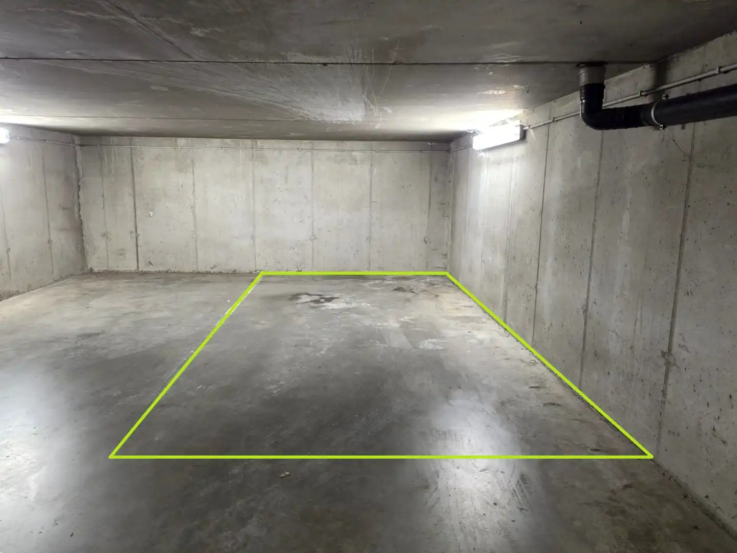 ONDERGRONDSE STAANPLAATS (14 m²) IN HARTJE TIELT  foto {{pictureIndex}}