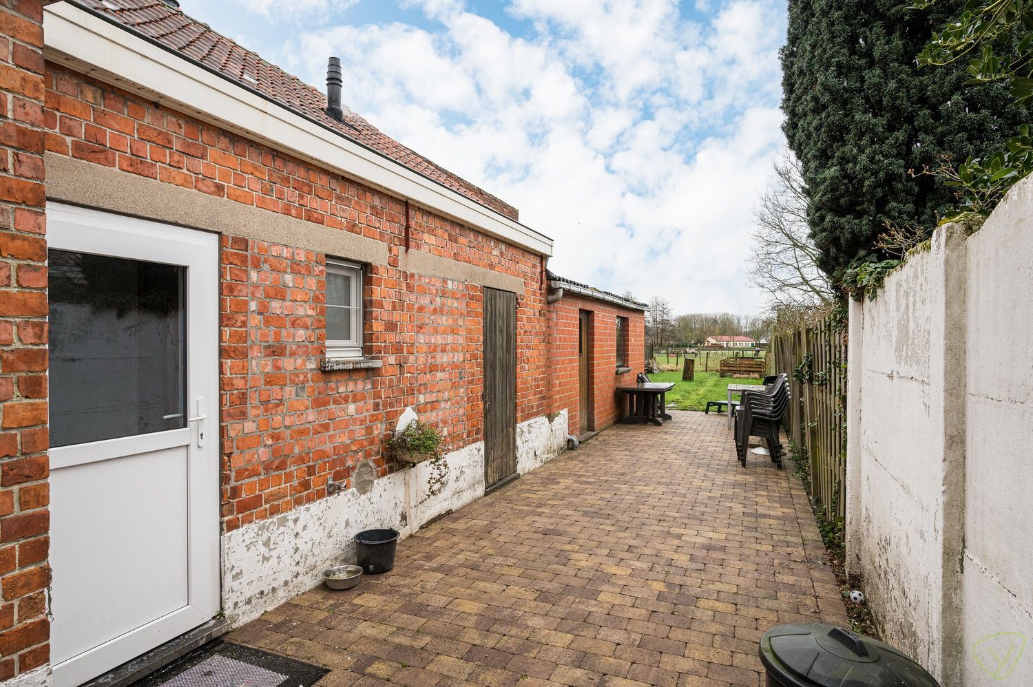 Volledig instapklare woning met ruime tuin in Adegem foto 22