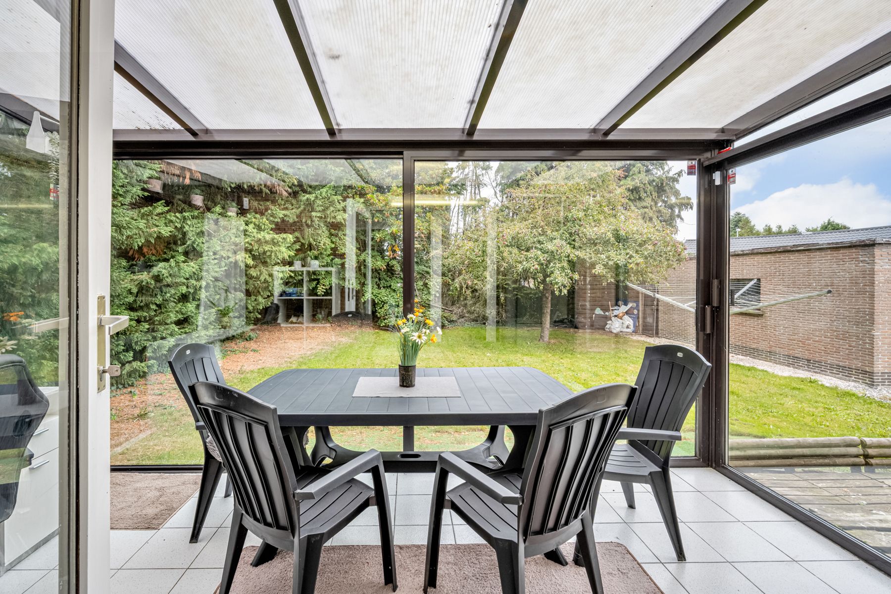 Goed onderhouden woning met 3 kamers, garage en grote tuin foto 9