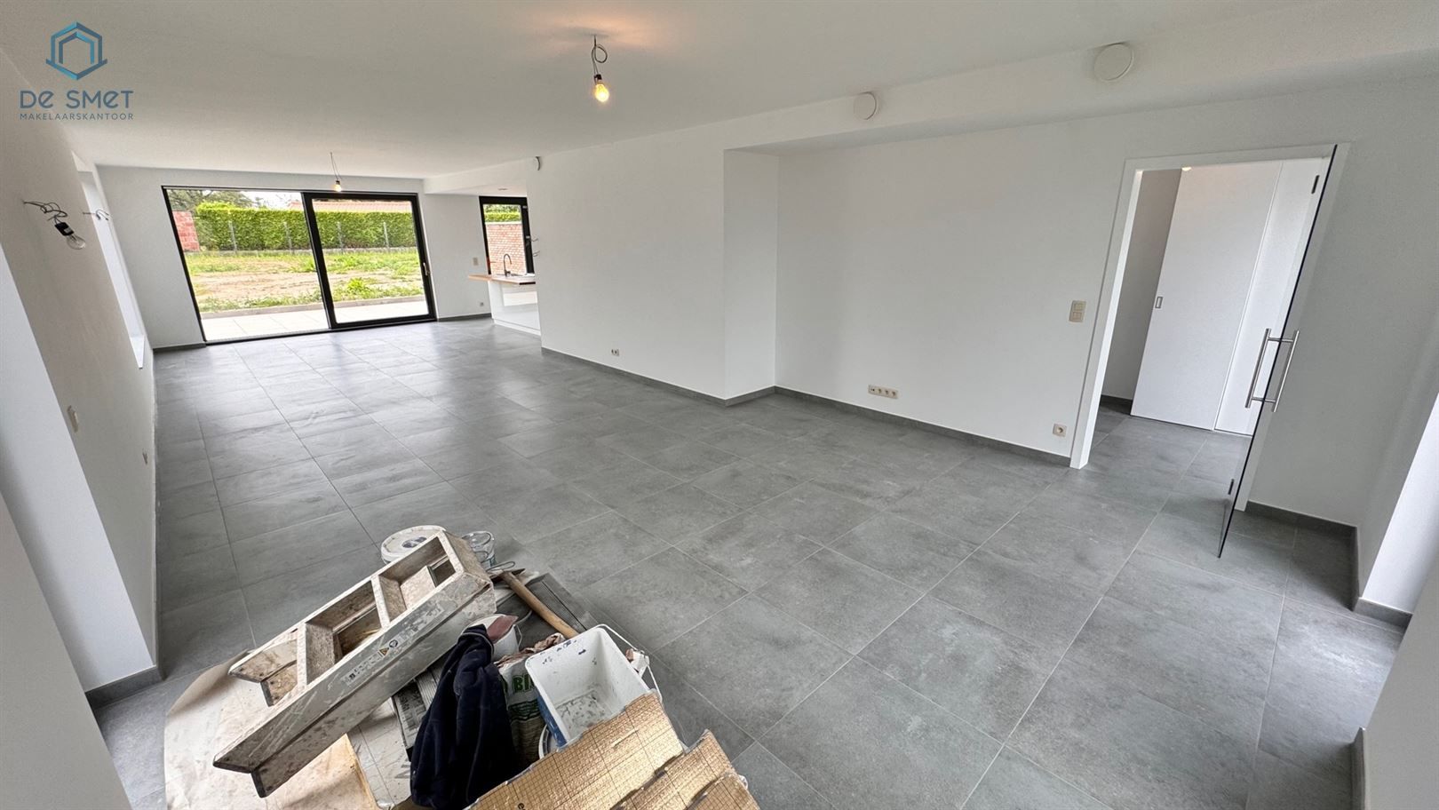 INSTAPKLARE NIEUWBOUWWONING MET 6 SLP EN TUIN foto 4