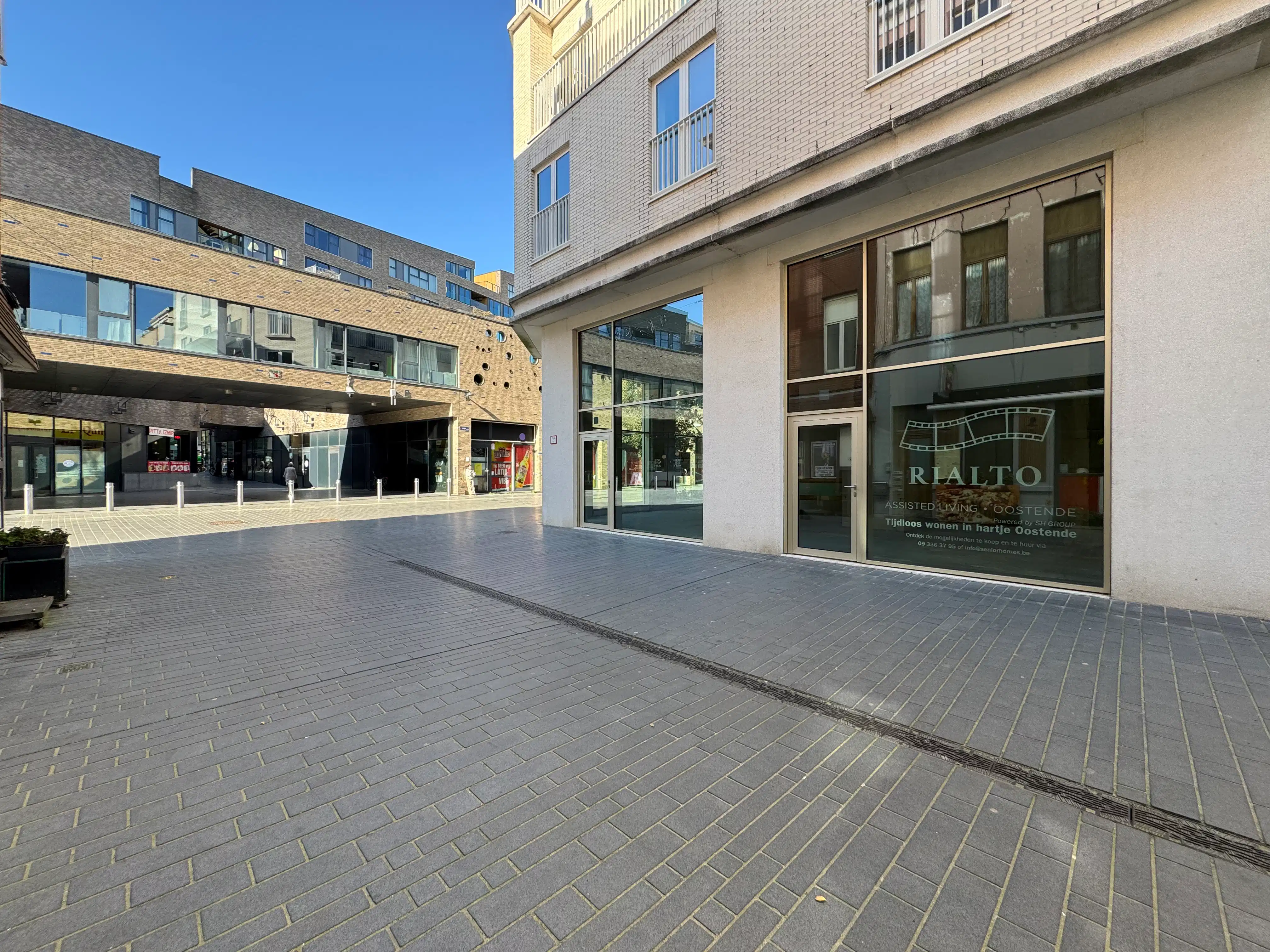 Handelsgelijkvloers 199m² foto {{pictureIndex}}