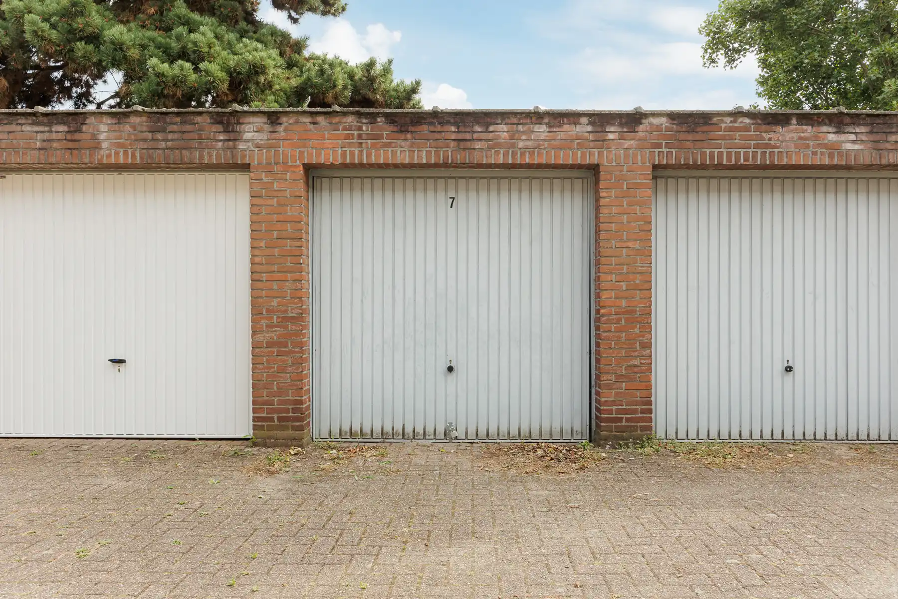 INSTAPKLAAR GELIJKVLOERS 2 SLAAPKAMER APPARTMENT + GARAGE foto 13