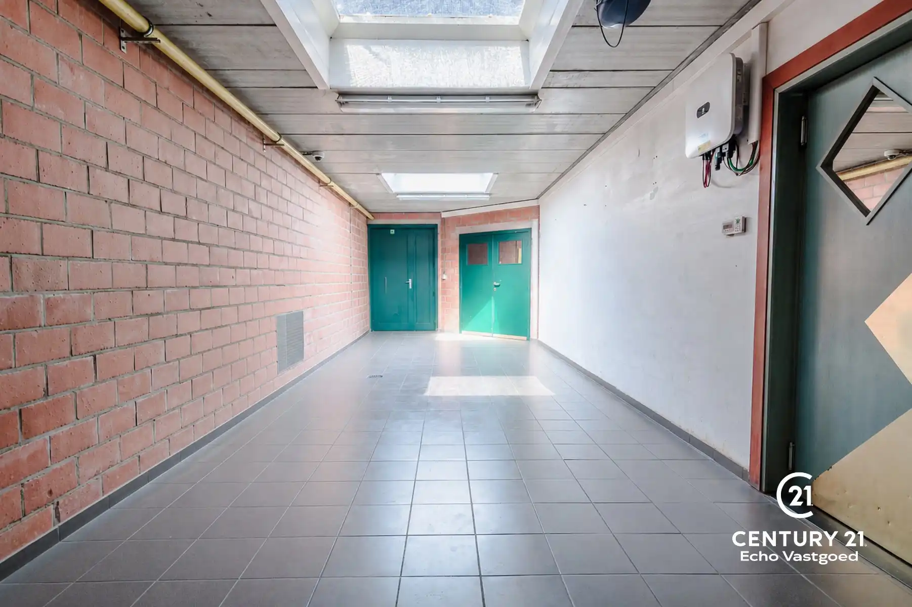 Uitzonderlijk handelspand met woonst, tuin en mogelijkheden foto 14