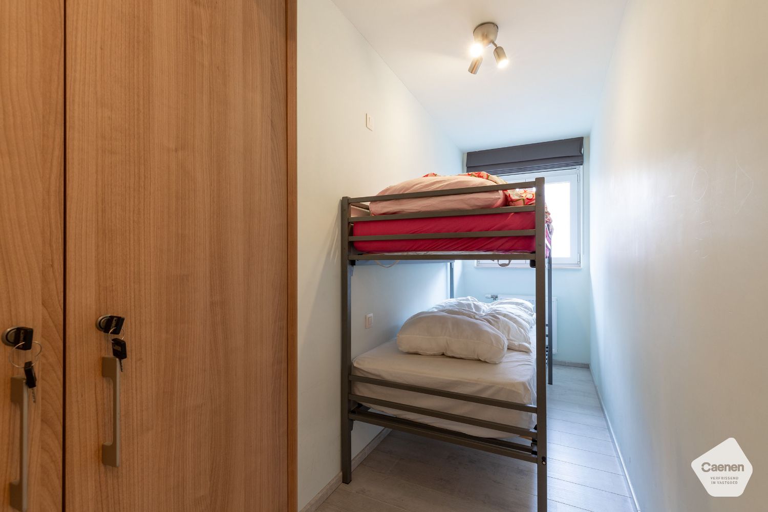 Zeer recent, instapklaar appartement met 2 slaapkamers foto 9