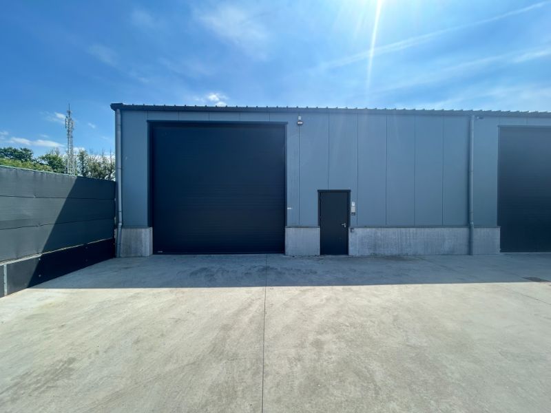 Recente KMO-unit van 240 m² in Mariakerke (Gent) foto {{pictureIndex}}