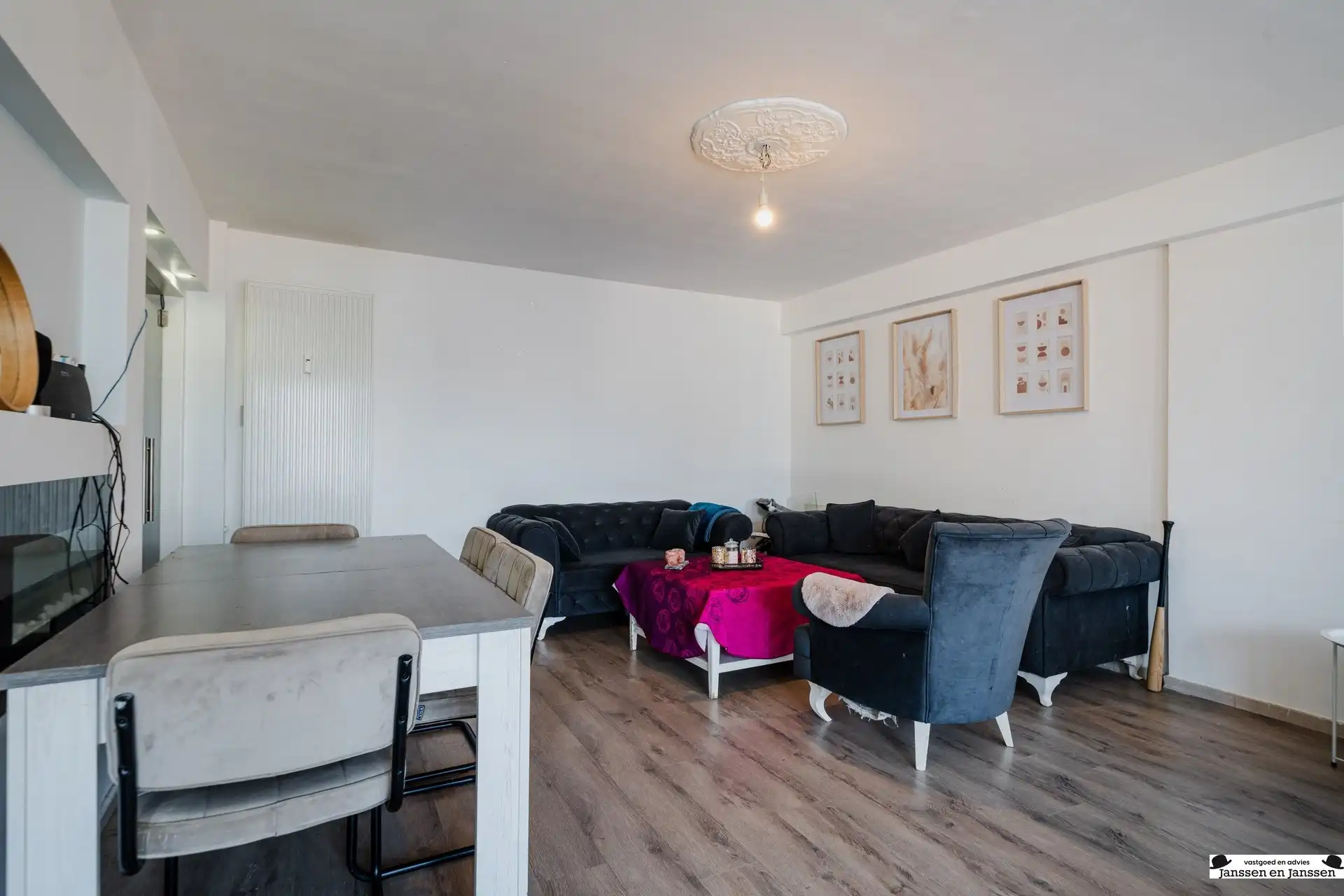 Te renoveren ruim appartement op toplocatie in Borgerhout! foto 4