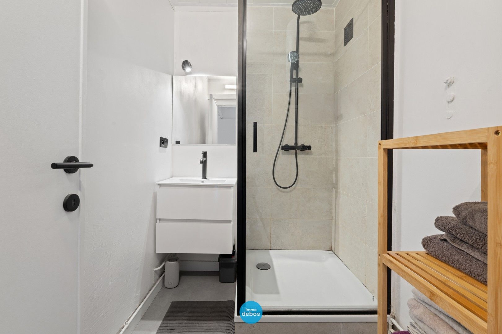 Gerenoveerd appartement met 2 terrassen foto 13