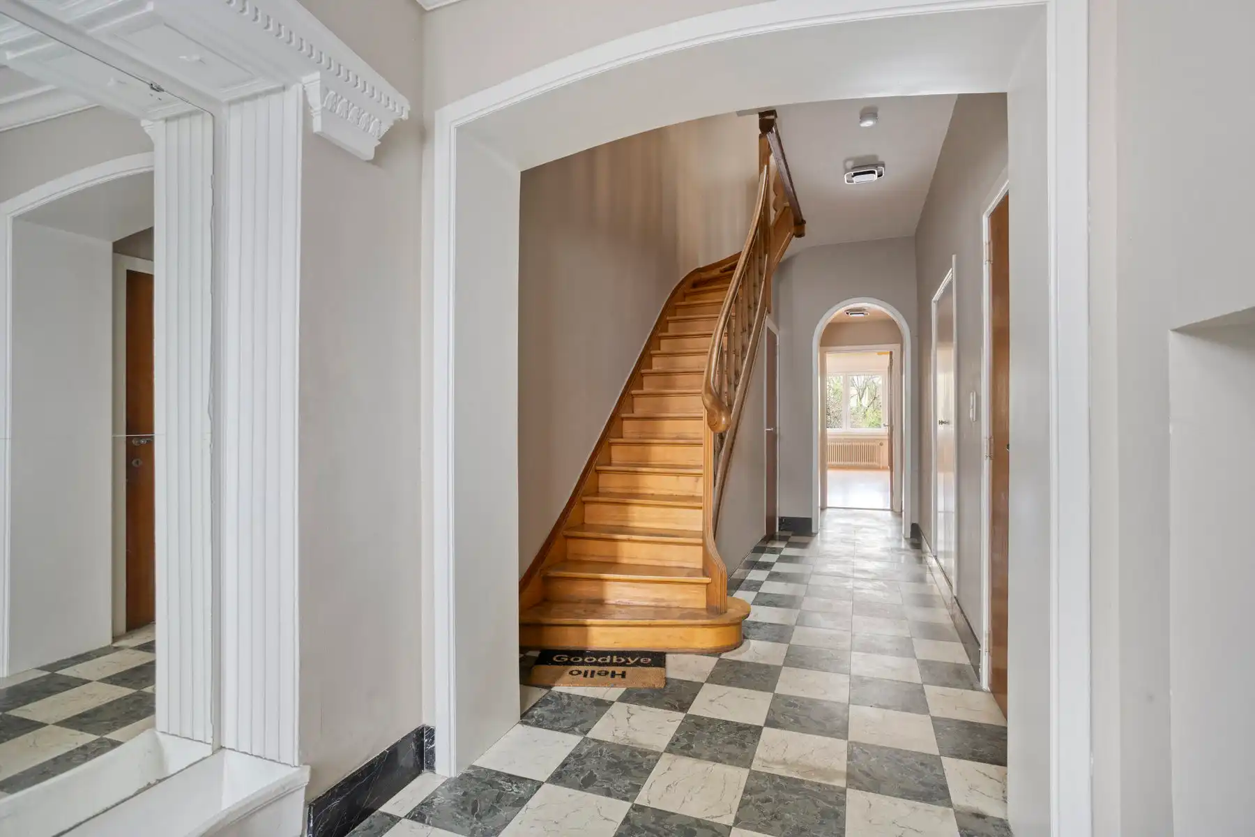 Woning met 7 slaapkamers, 2 badkamers, tuin & garage foto 3