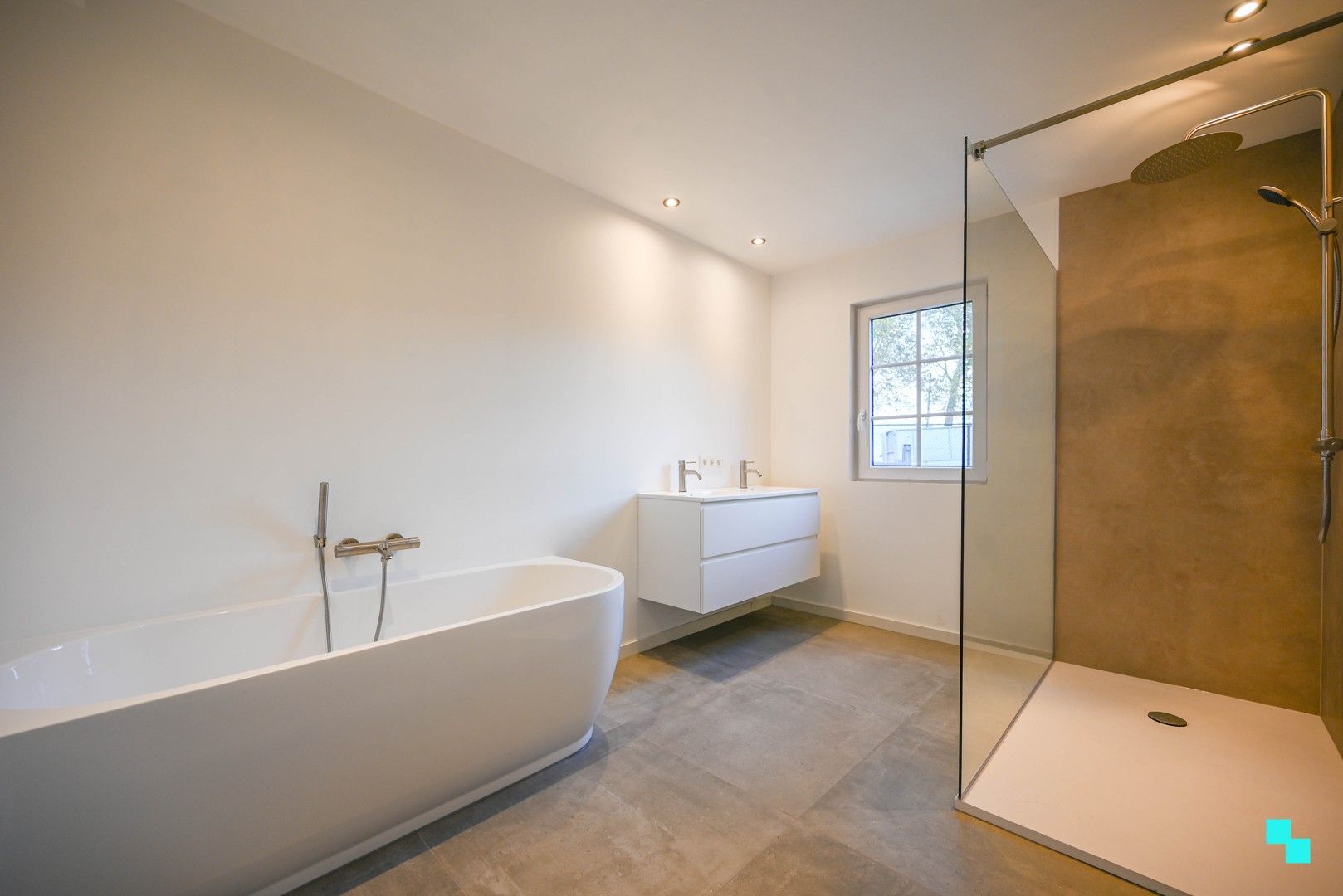 Volledig gerenoveerde woning met zicht op de velden foto 11