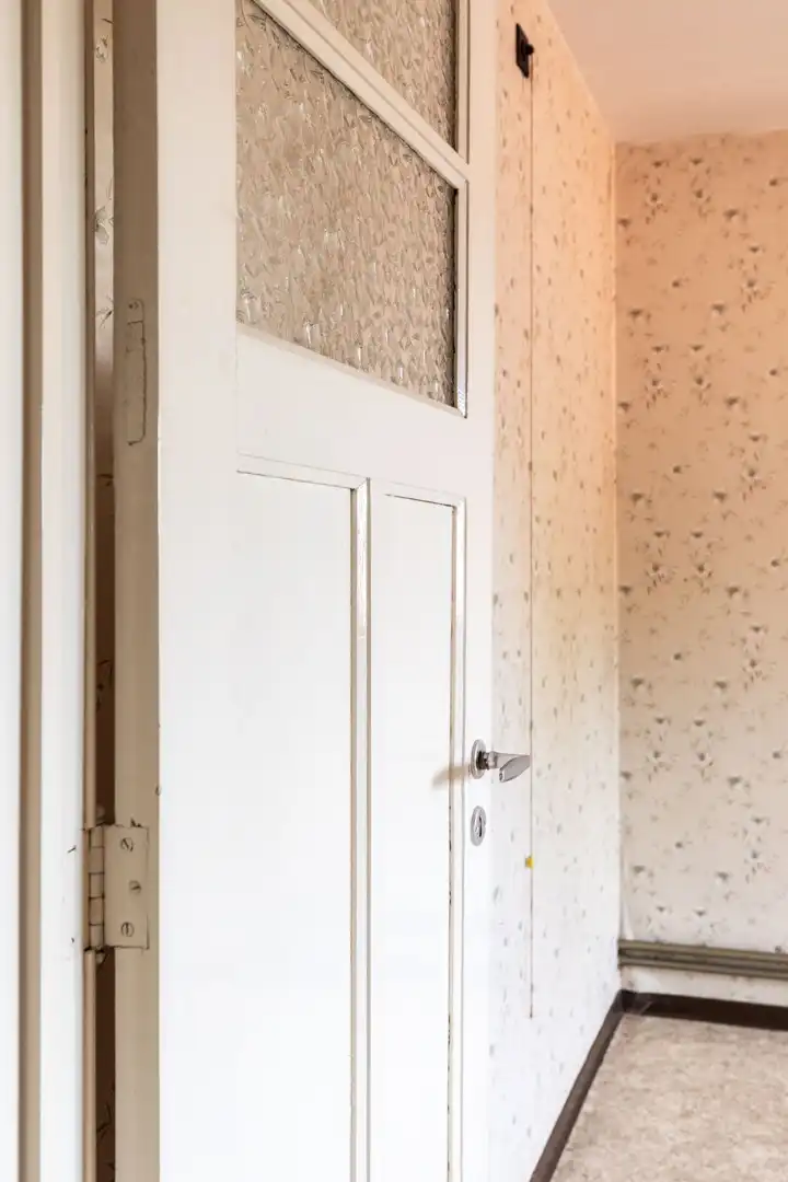 Renovatiewoning met grote garage foto 17