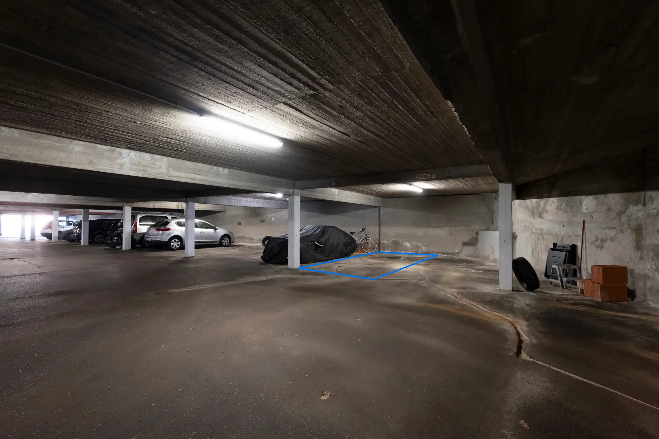 TE KOOP: In residentie "Hoge Locht" - autostaanplaats foto 2