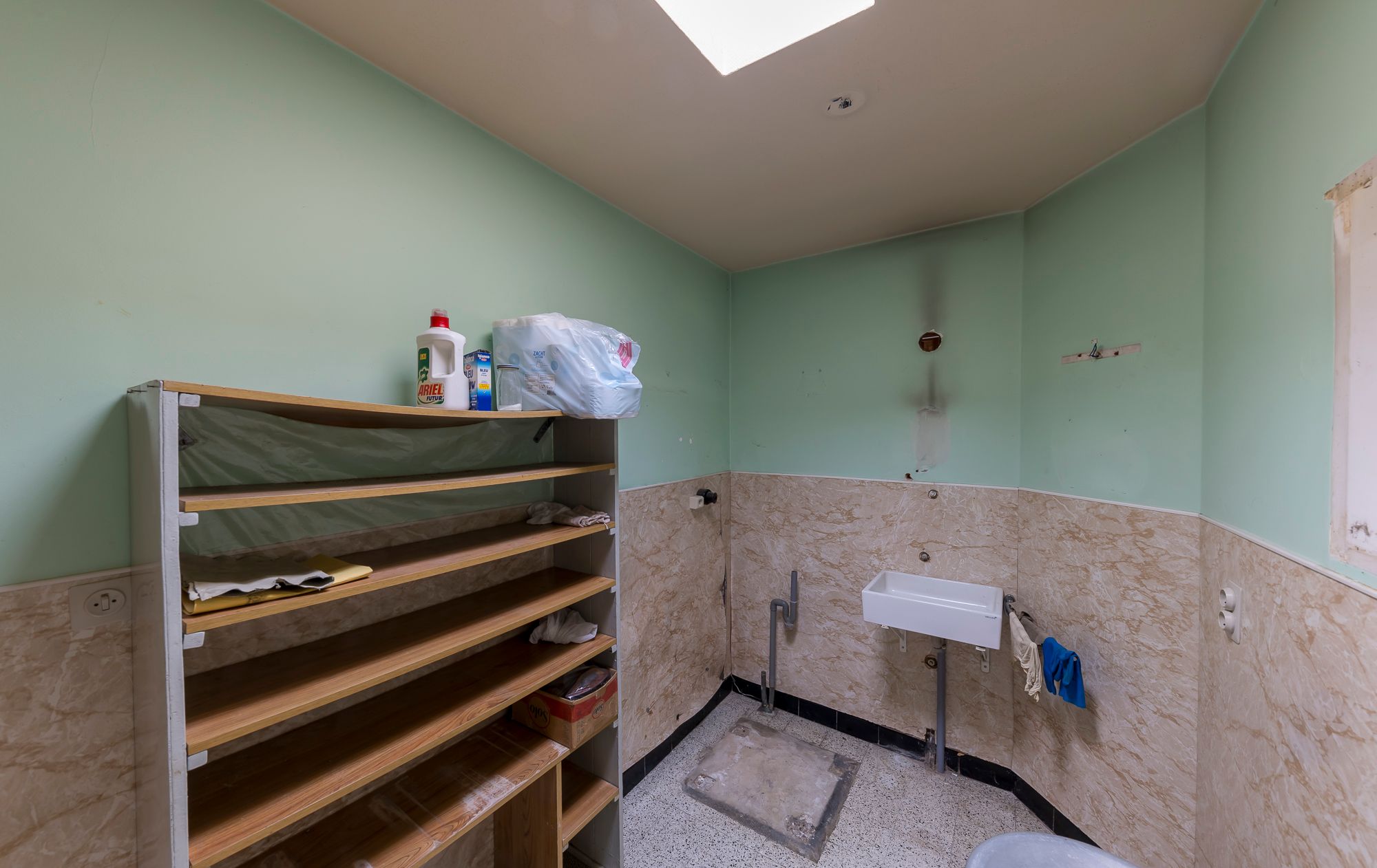 TE KOOP: Interessante renovatiewoning: zeer ruime, (halfopen) woning op gunstige ligging nabij het centrum van Bree foto 13