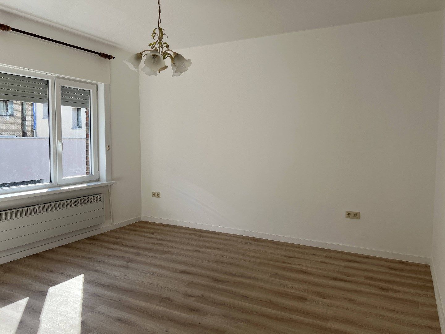 Goed gelegen rijwoning met tuintje foto 18