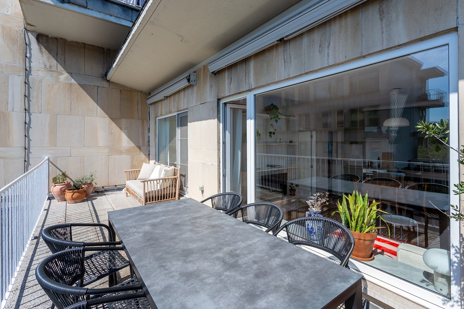 Instapklaar appartement met ruim terras  foto 14