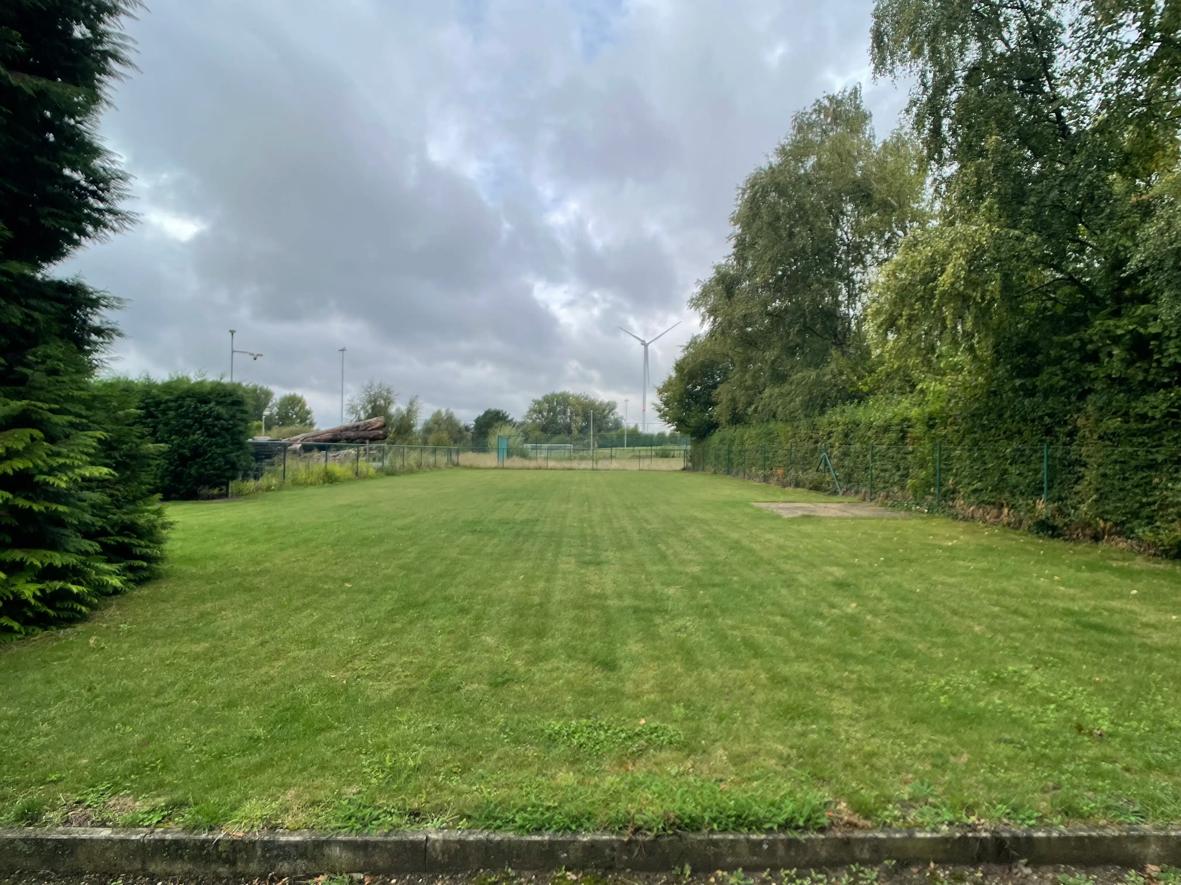 Projectgrond gelegen op een zeer gunstige locatie. foto 9