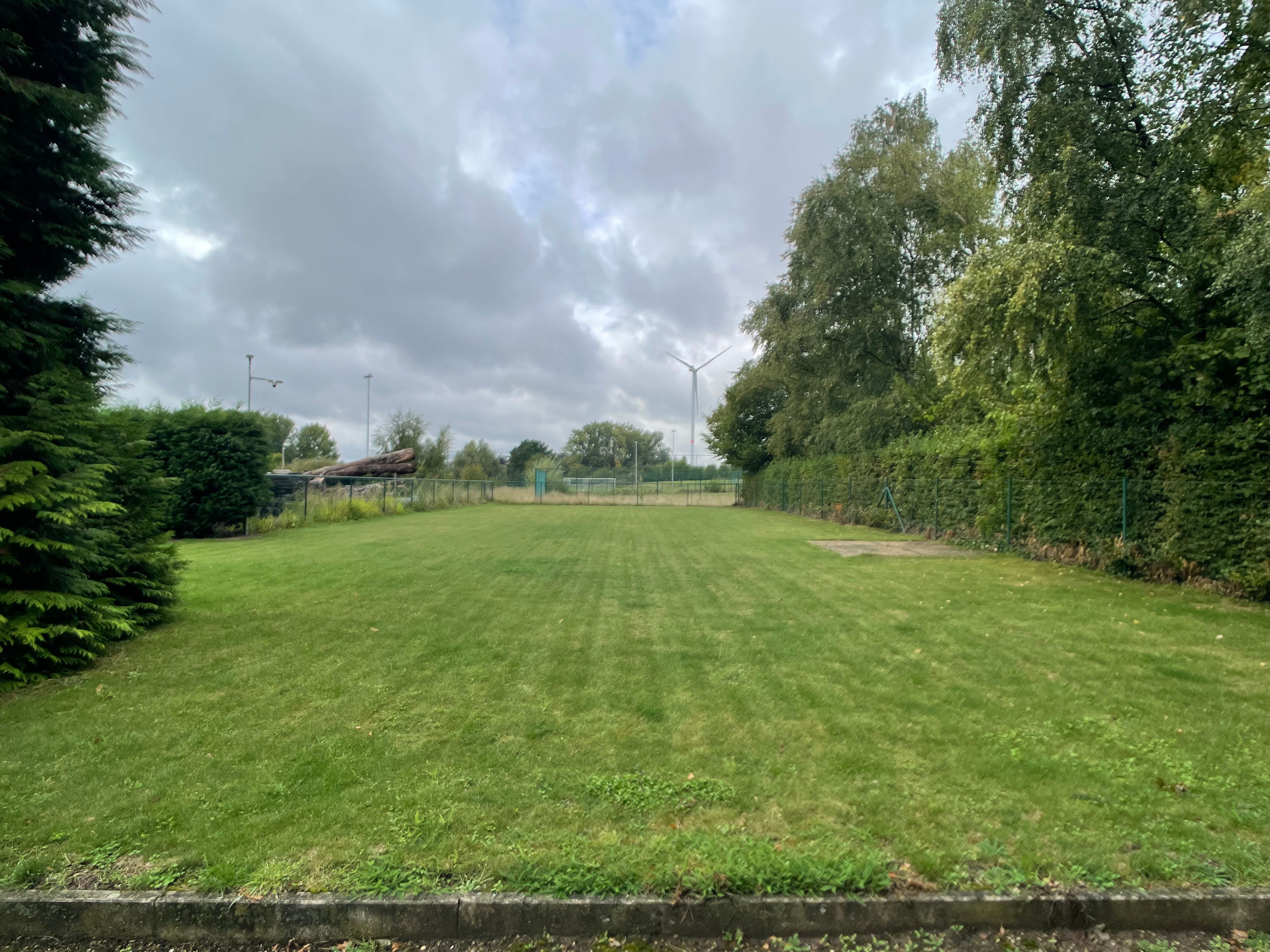 Projectgrond gelegen op een zeer gunstige locatie. foto 9