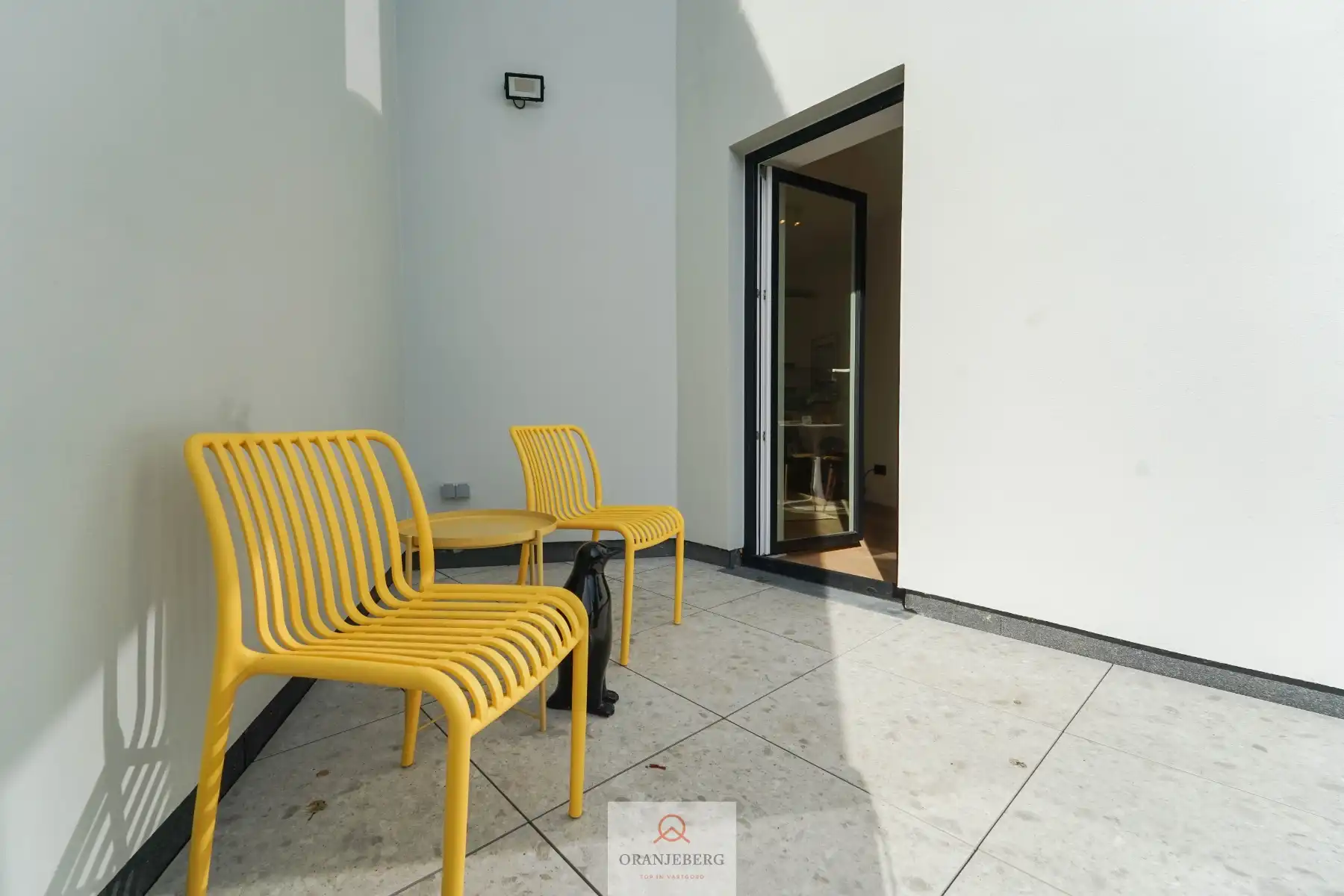 Gerenoveerd, energiezuinig 2 slpk appartement met terras! foto 13