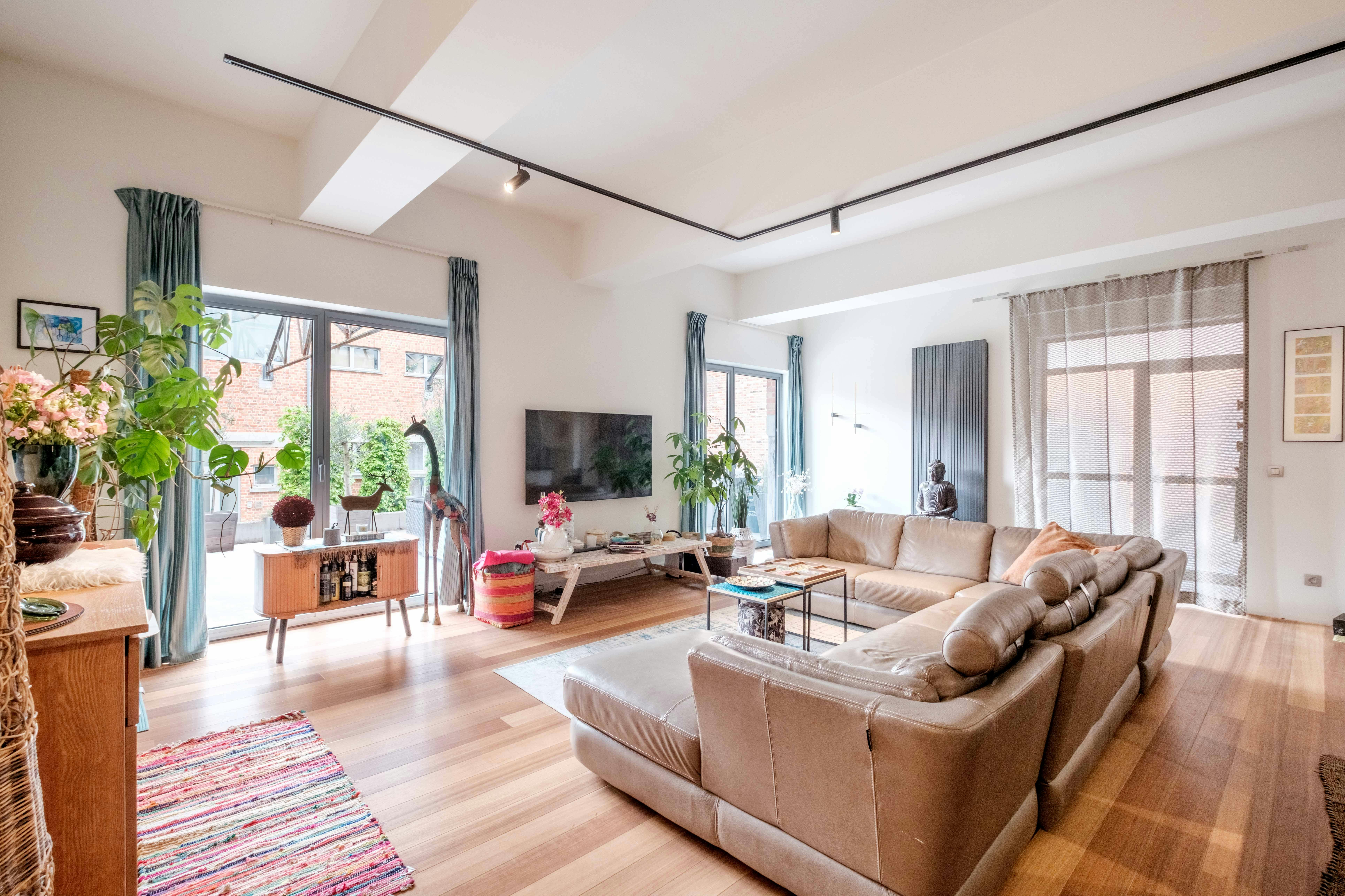 Zeer ruime loft (183 m²) te koop in het centrum van Oudenaarde foto {{pictureIndex}}