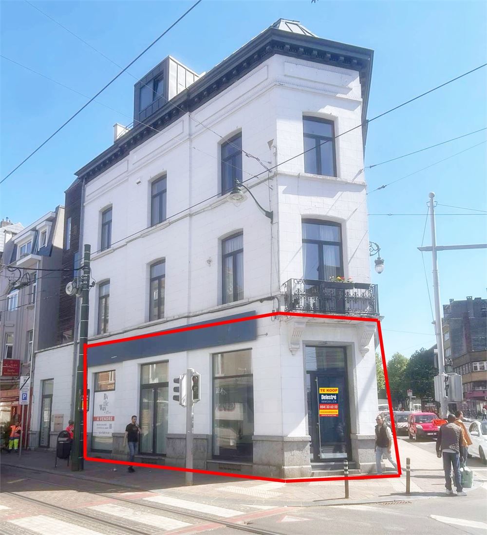 TOP GELEGEN COMMERCIEEL PAND HOEKLOCATIE foto {{pictureIndex}}