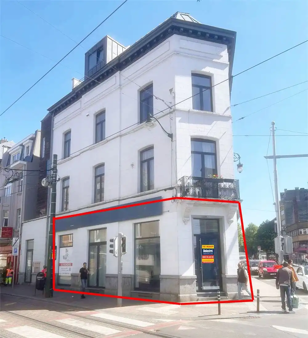 TOP GELEGEN COMMERCIEEL PAND HOEKLOCATIE foto {{pictureIndex}}